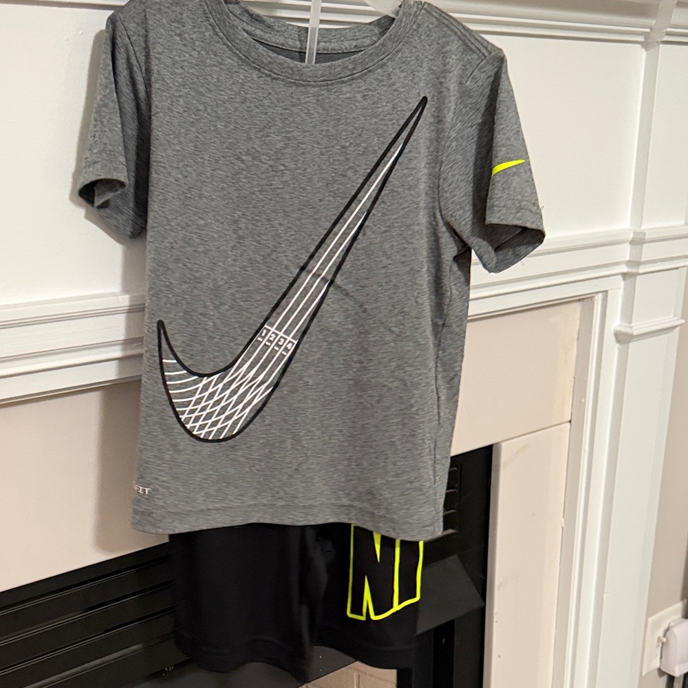 Nike Kids Gray T-Shirt with Bold Logo